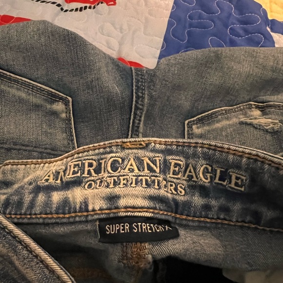 American Eagle distressed jegging jeans. 4 Short - Picture 2 of 5